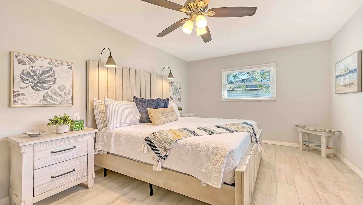 Chumba cha kulala cha wageni - kitanda cha ukubwa wa mfalme