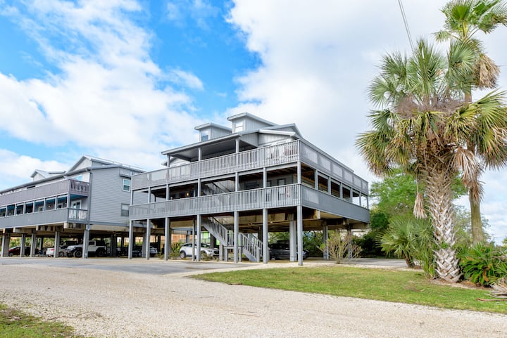 Pet Friendly, 2br 2 Ba, Quiet, 4 Min Walk To Beach - Gulf Shores, AL