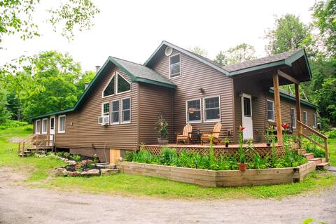 Private Escape! Pool,
10pp.22 acres, Near 
LG