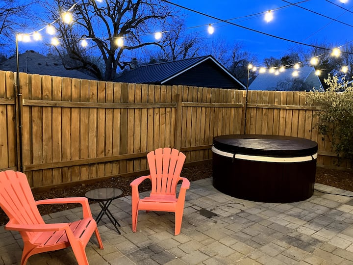 Downtown Hot Tub Hideaway