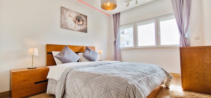 Ოთახი

200 სმ X 160 სმ საწოლი