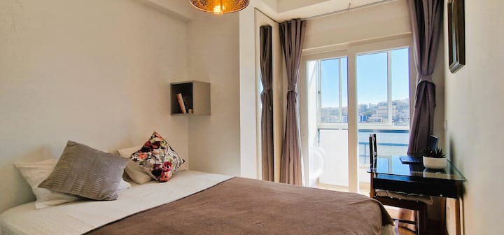 Ოთახი

200 სმ X 140 სმ საწოლი