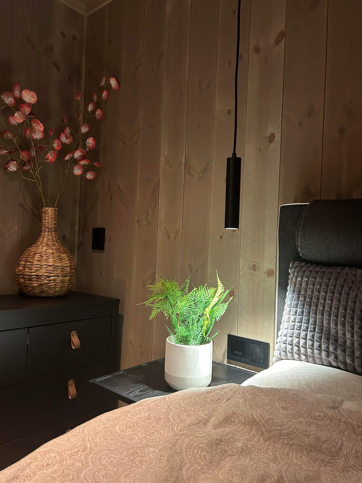 小木屋通常出租时不包括床上用品。 
您可以随时向我们咨询床上用品的报价。 
在某些时期，这可能包括在内。请联系我们:)