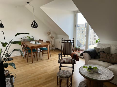 Top performing Airbnb: Cozy rooftop apartment with sunny balcony in Bispebjerg