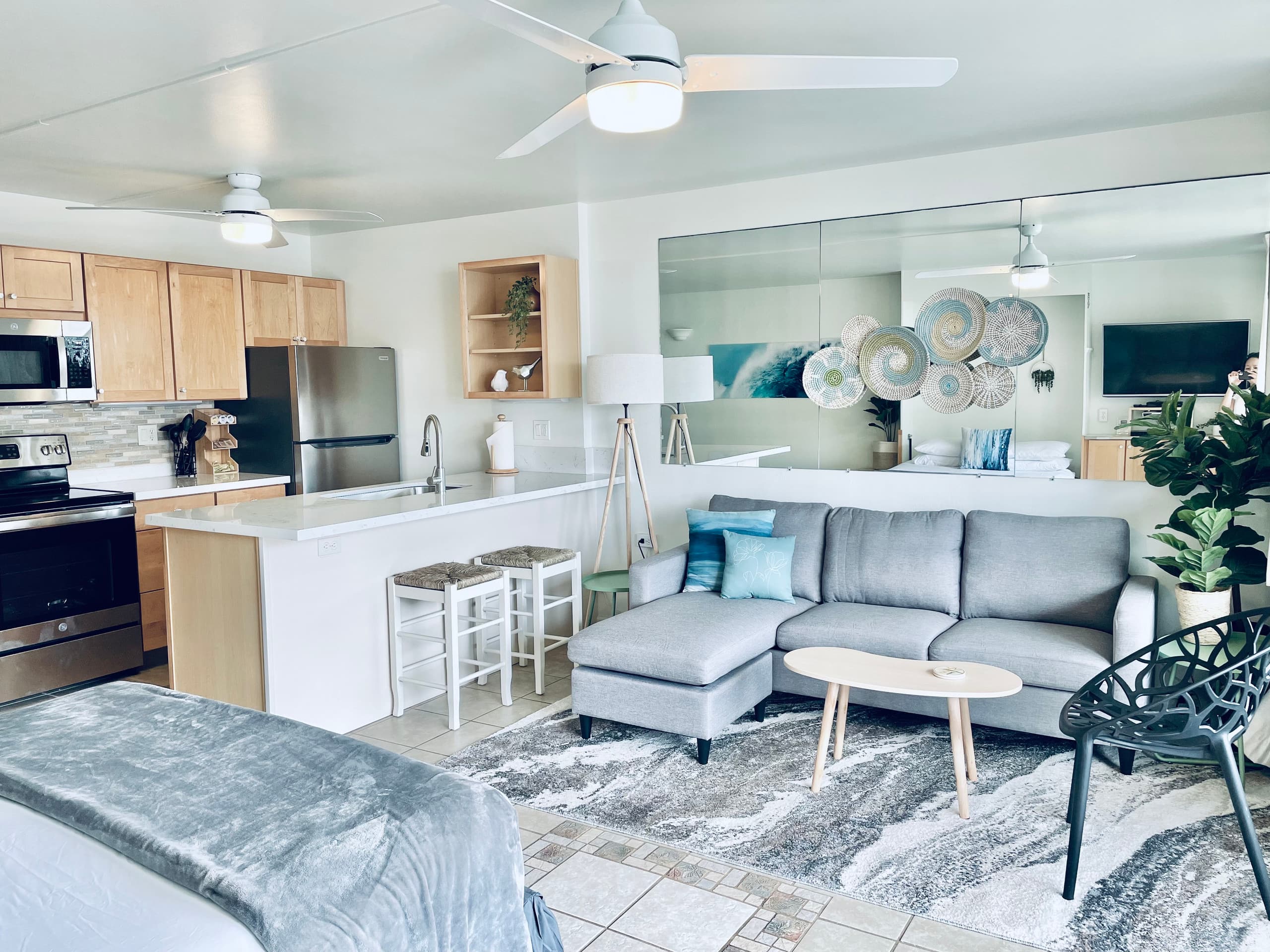 Next to Beach, Foods & Shops - Updated w/ View! - Image 1