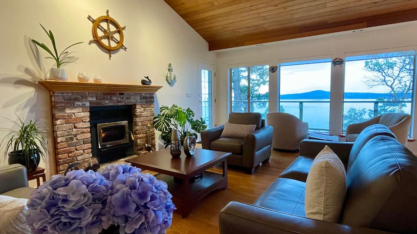 SaliHaven: Oceanfront 4Bedrooms 5Beds 3.5Bath gallery image 2