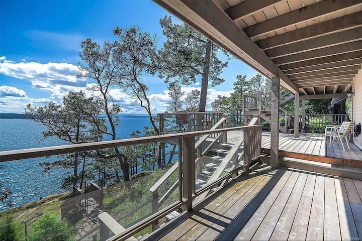 SaliHaven: Oceanfront 4Bedrooms 5Beds 3.5Bath gallery image 3