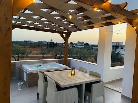 Villa Floor: Private Hot Tub with Hot Water