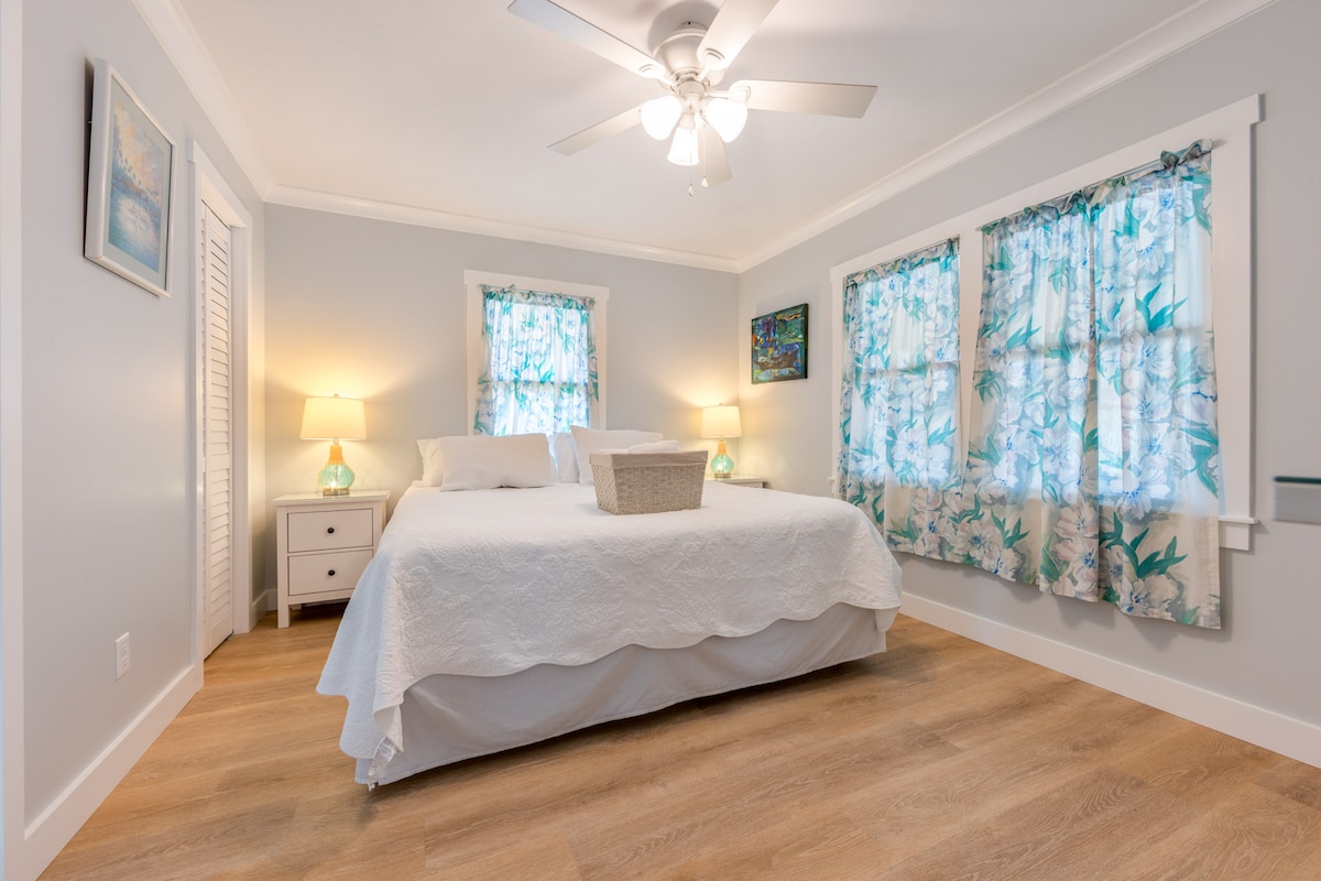 主卧：加大双人床