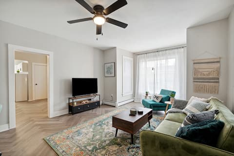 Boho abode Uptown Maumee by River-GREEN Side!