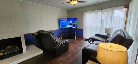 SmartTV Wifi Garage Patio Workspace 2min to St Joe