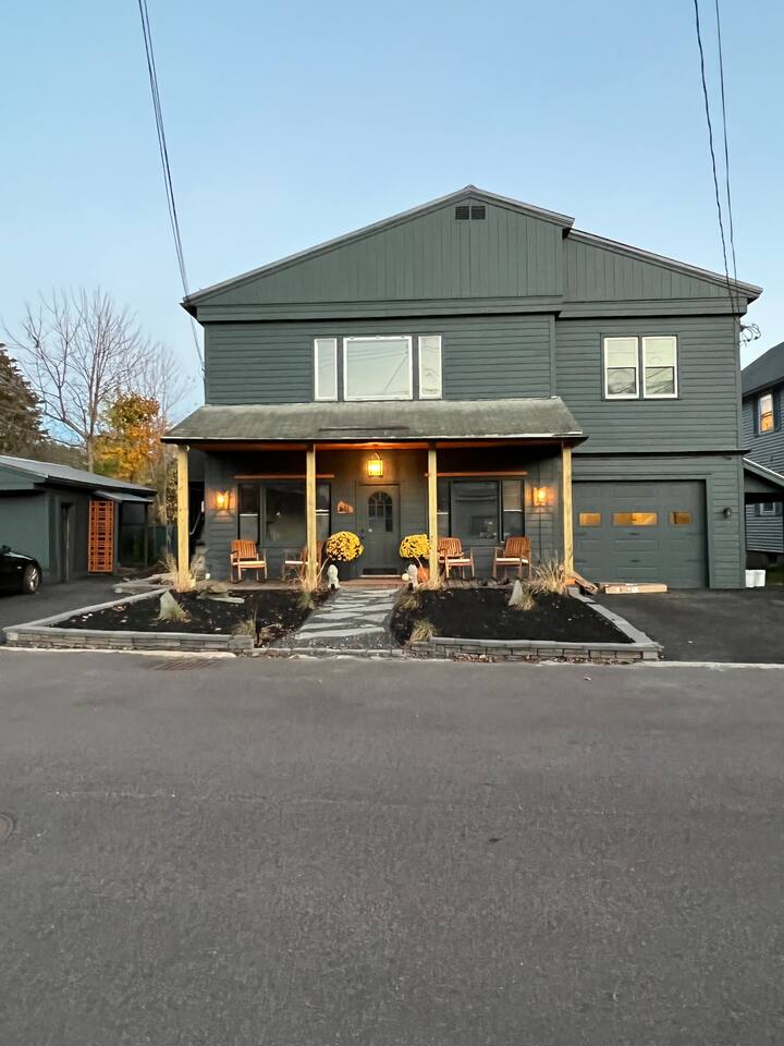 Sunny Retro 70s Vibe Apartment B Apartments for Rent in Winooski