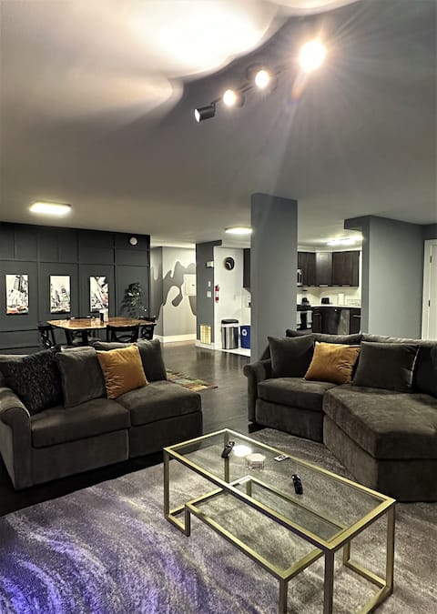 Spacious 3 Bed 2 Bath Deluxe Apt