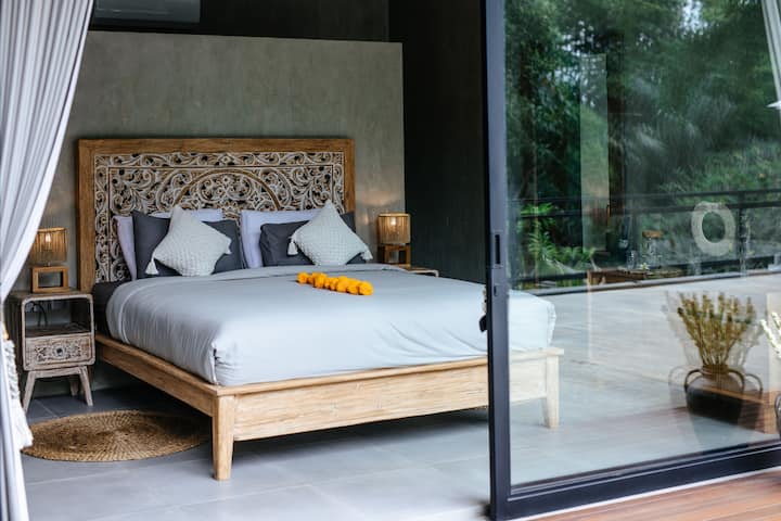 Telezesha milango ya mazingira ya asili — chumba chako cha kulala chenye mwonekano wa msituni 3 kinasubiri.