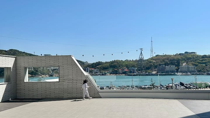 Private house with a view of the Yeosu night sea, 582 Jonghwa-dong