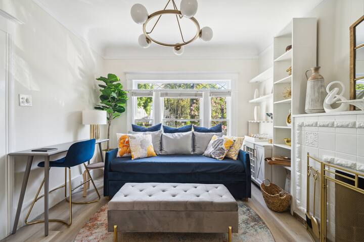 Centrally Located | Luxury Living | Outdoor Oasis gallery image 2