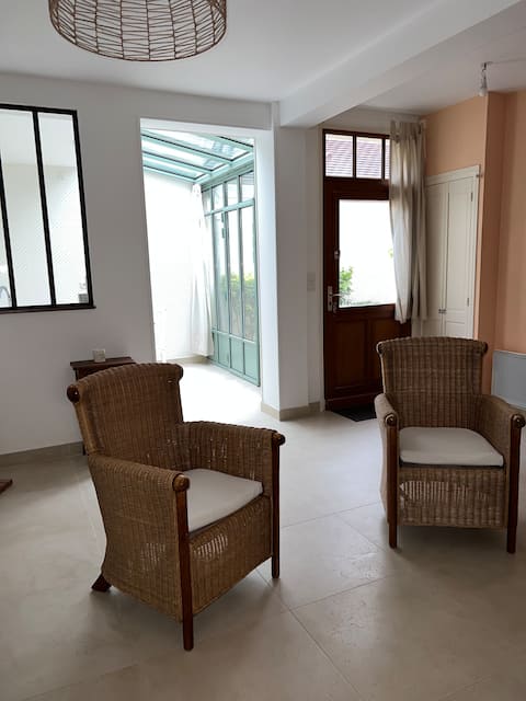 Airbnb performant: Cozy house. By the sea. Right in the center. 4 people à Ouistreham