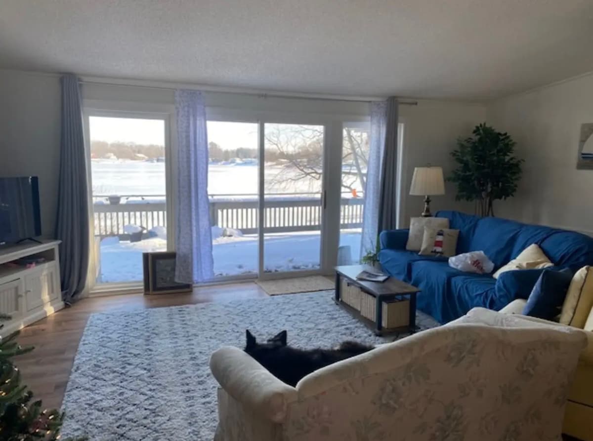 6 bdrm on Keeler (Sisters Lakes) Houses for Rent in Decatur, Michigan, United States Airbnb