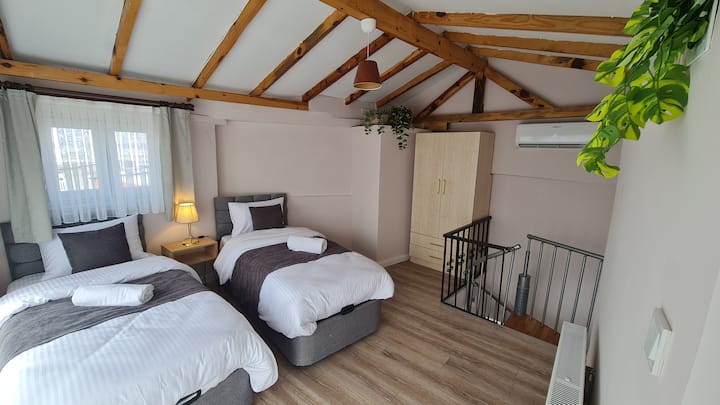 Klimatizácia je nainštalovaná v 1. spálni.