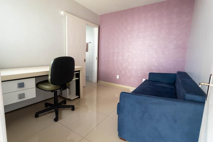 Офис и допълнителна стая с тоалетна