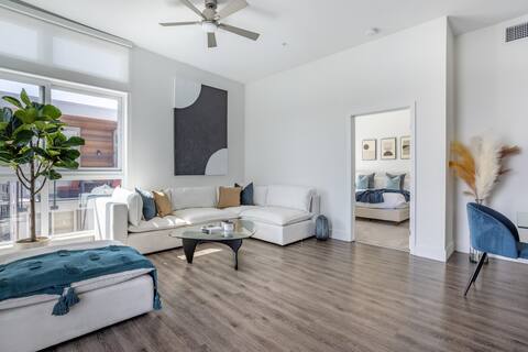 Harbor Elegance: Your Waterfront Retreat | Balcony