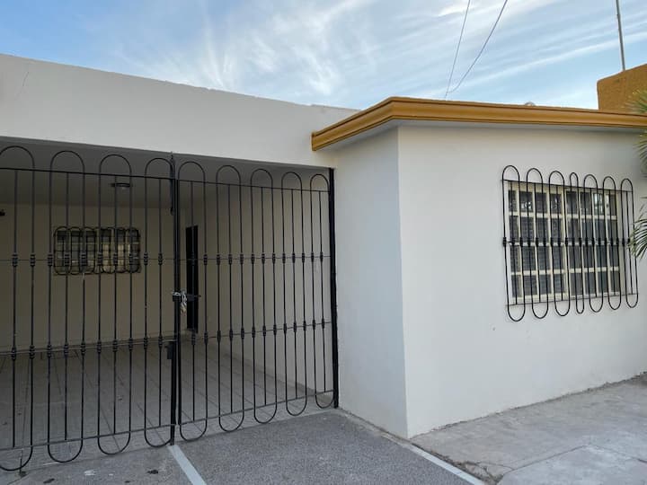 Casa en Privada Centro de la cd Houses for Rent in Los Mochis