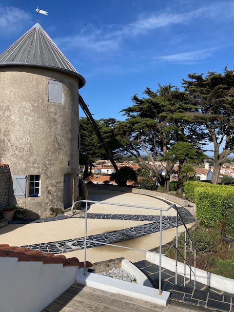 Popular Airbnb listing: Noirmoutier Ocean View Room in Barbâtre
