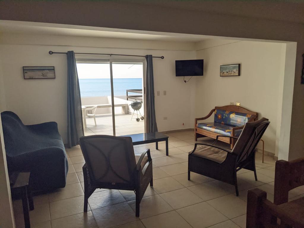 Popular Airbnb listing: Puesta del Sol #5, a beautiful oceanfront apartment in Bahía De Kino