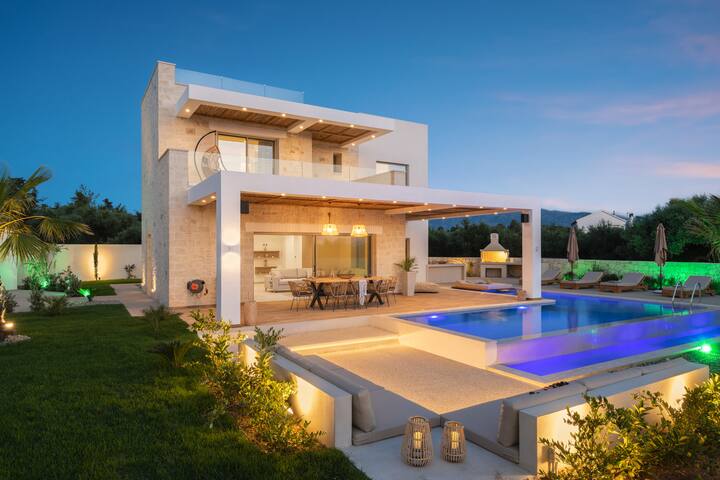 Villa Riza Chania heated pool/Hot Tube/breakfast gallery image 2