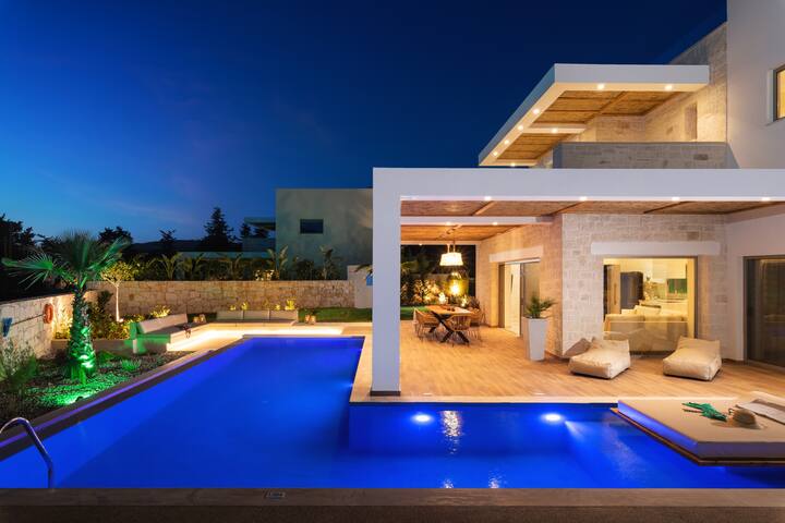 Villa Riza Chania heated pool/Hot Tube/breakfast gallery image 3