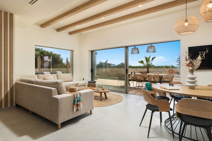 Villa Riza Chania heated pool/Hot Tube/breakfast gallery image 5