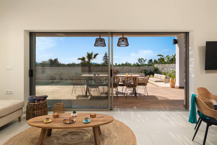 Villa Riza Chania heated pool/Hot Tube/breakfast gallery image 4