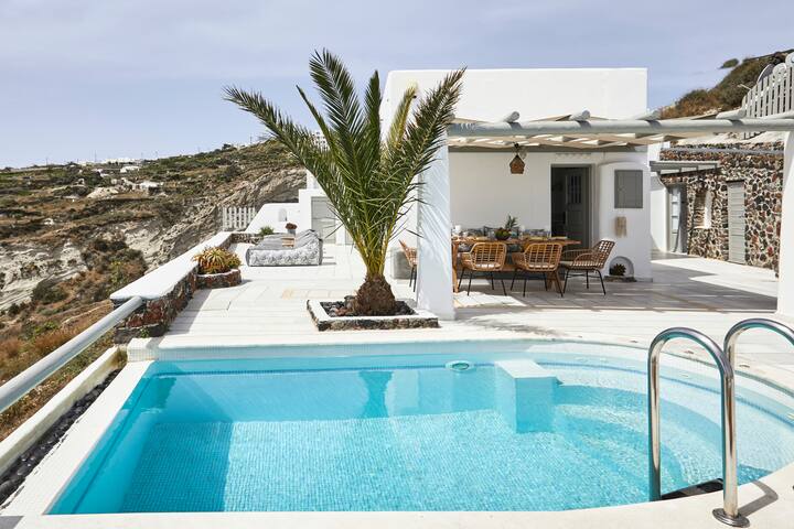 106. Hideaway Villa with Heated Pool and Sea View gallery image 5