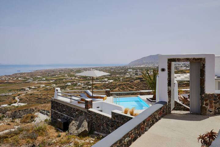 106. Hideaway Villa with Heated Pool and Sea View gallery image 2