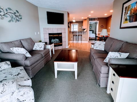 Sleeps 8, Pool & Hot Tub, Family Friendly