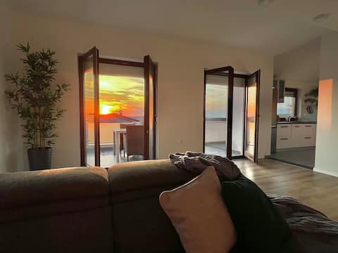 Top performing Airbnb: Brand new Sunny apartment. in Grad Umag