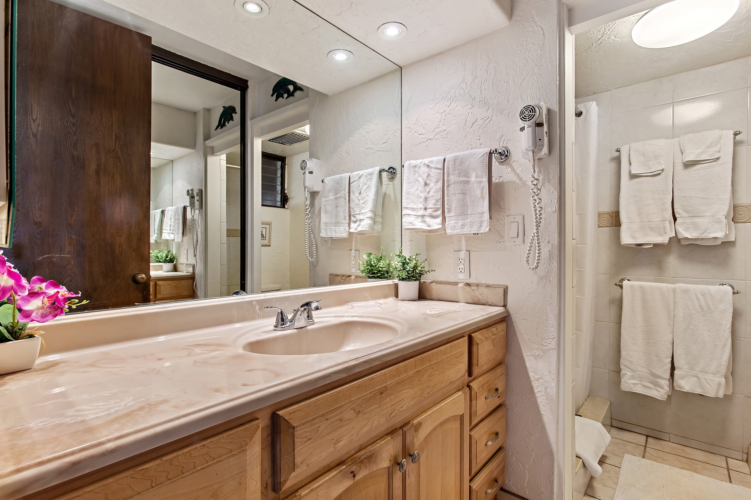 Townhouse in Lahaina · ★4.98 · Studio · 1 bed · 1 bath - Image 17
