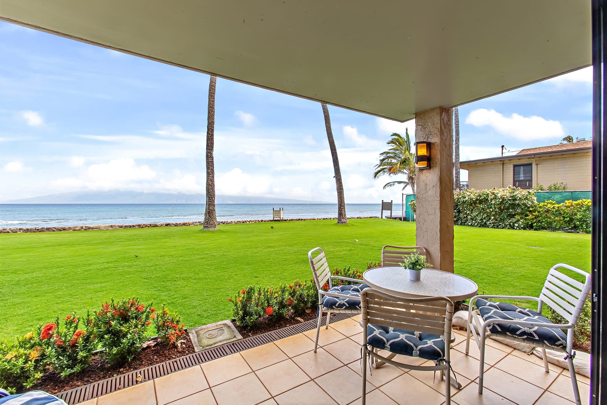 Townhouse in Lahaina · ★4.98 · Studio · 1 bed · 1 bath - Image 23