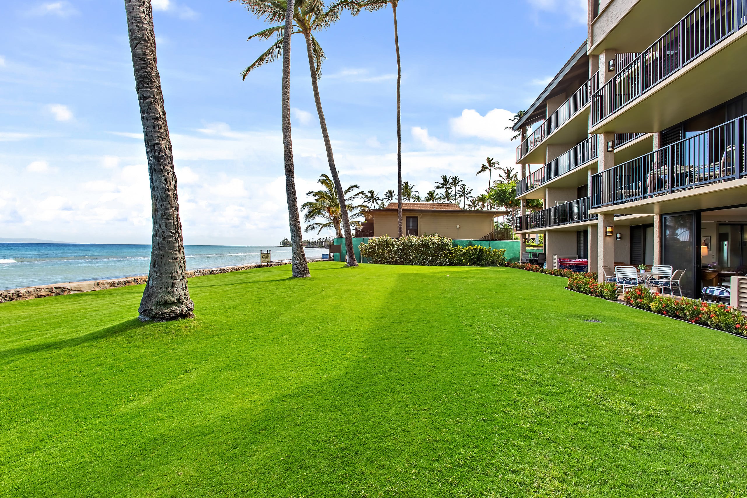 Townhouse in Lahaina · ★4.98 · Studio · 1 bed · 1 bath - Image 6
