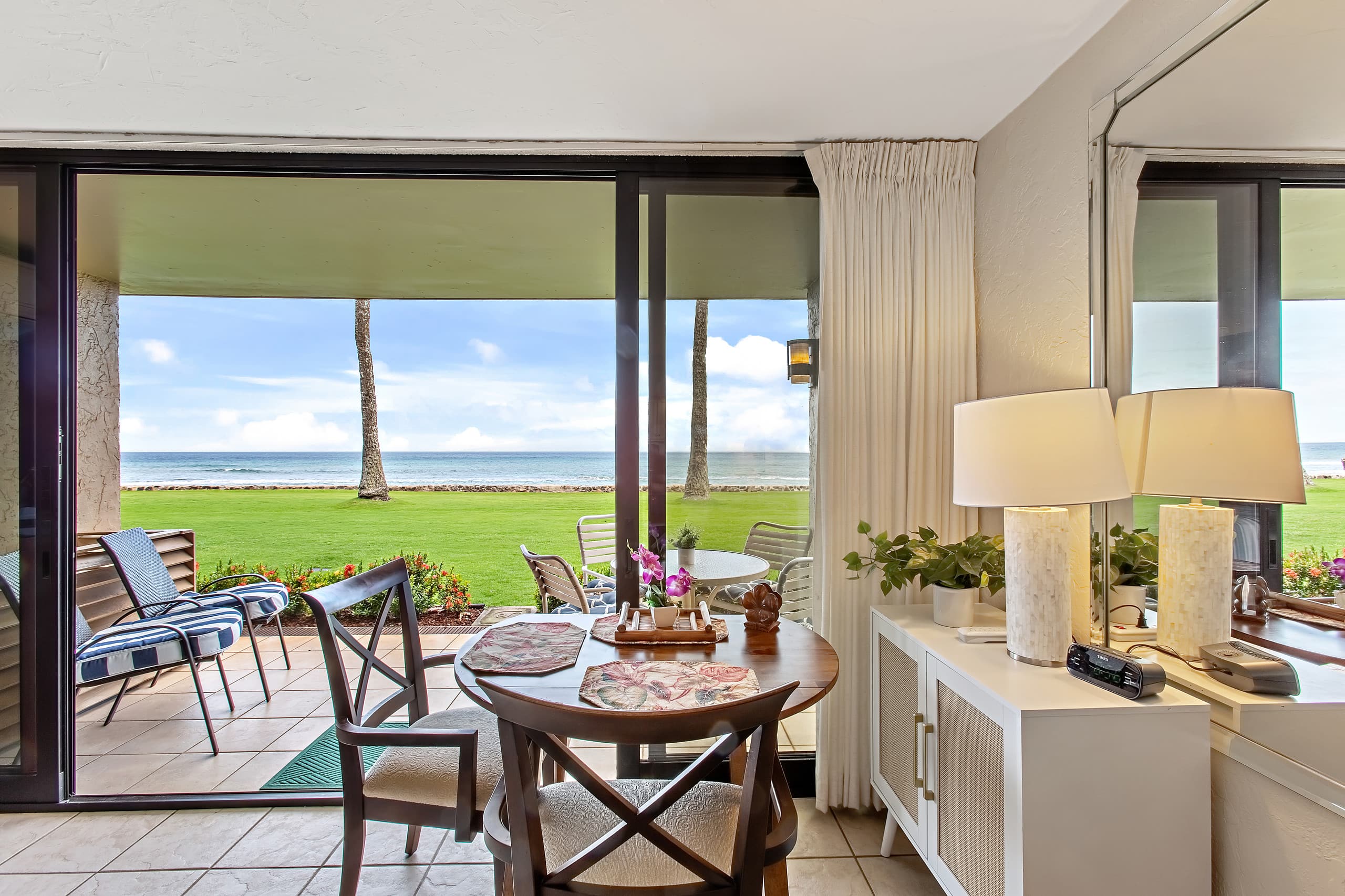 Townhouse in Lahaina · ★4.98 · Studio · 1 bed · 1 bath - Image 24