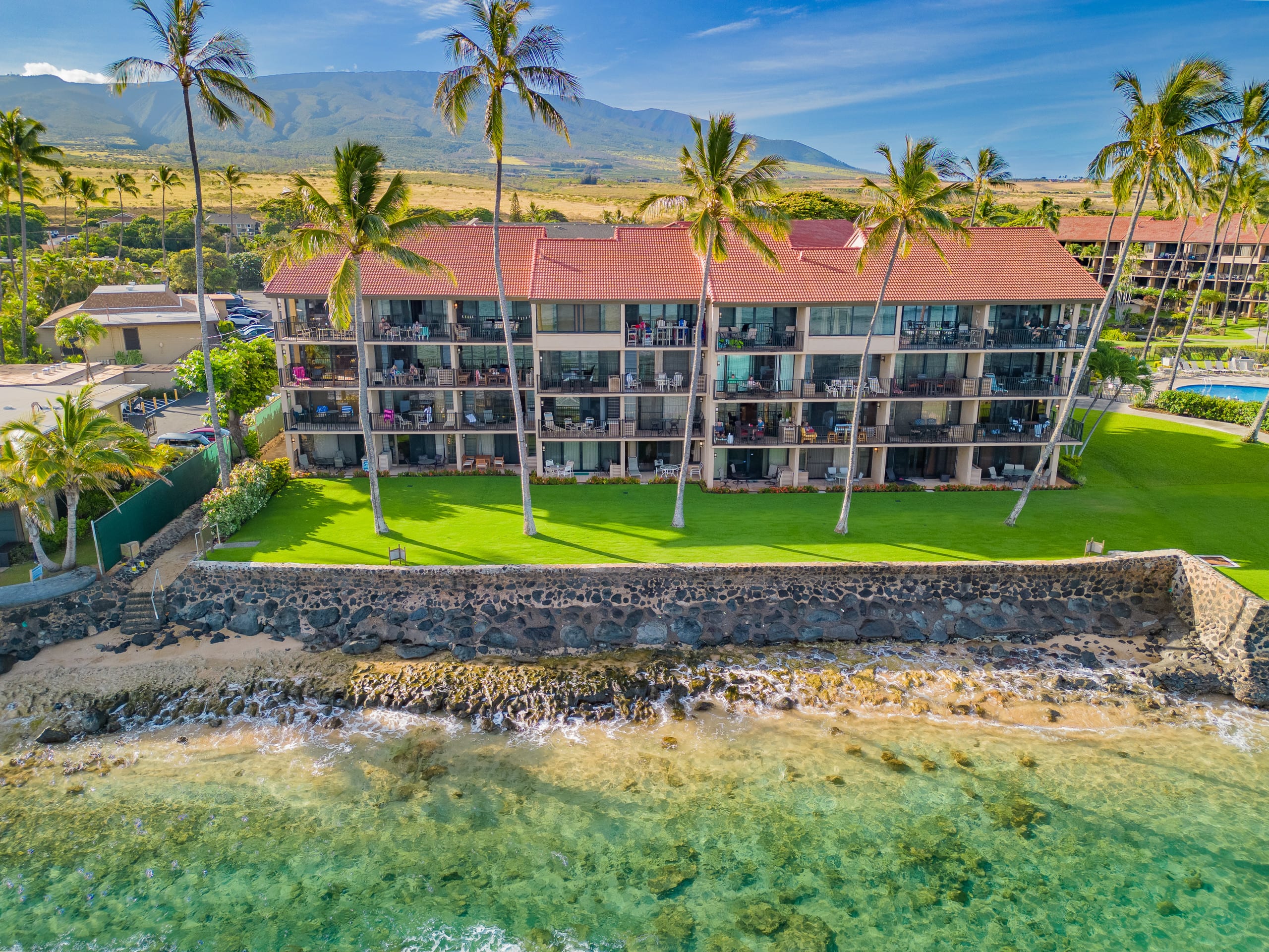 Townhouse in Lahaina · ★4.98 · Studio · 1 bed · 1 bath - Image 2