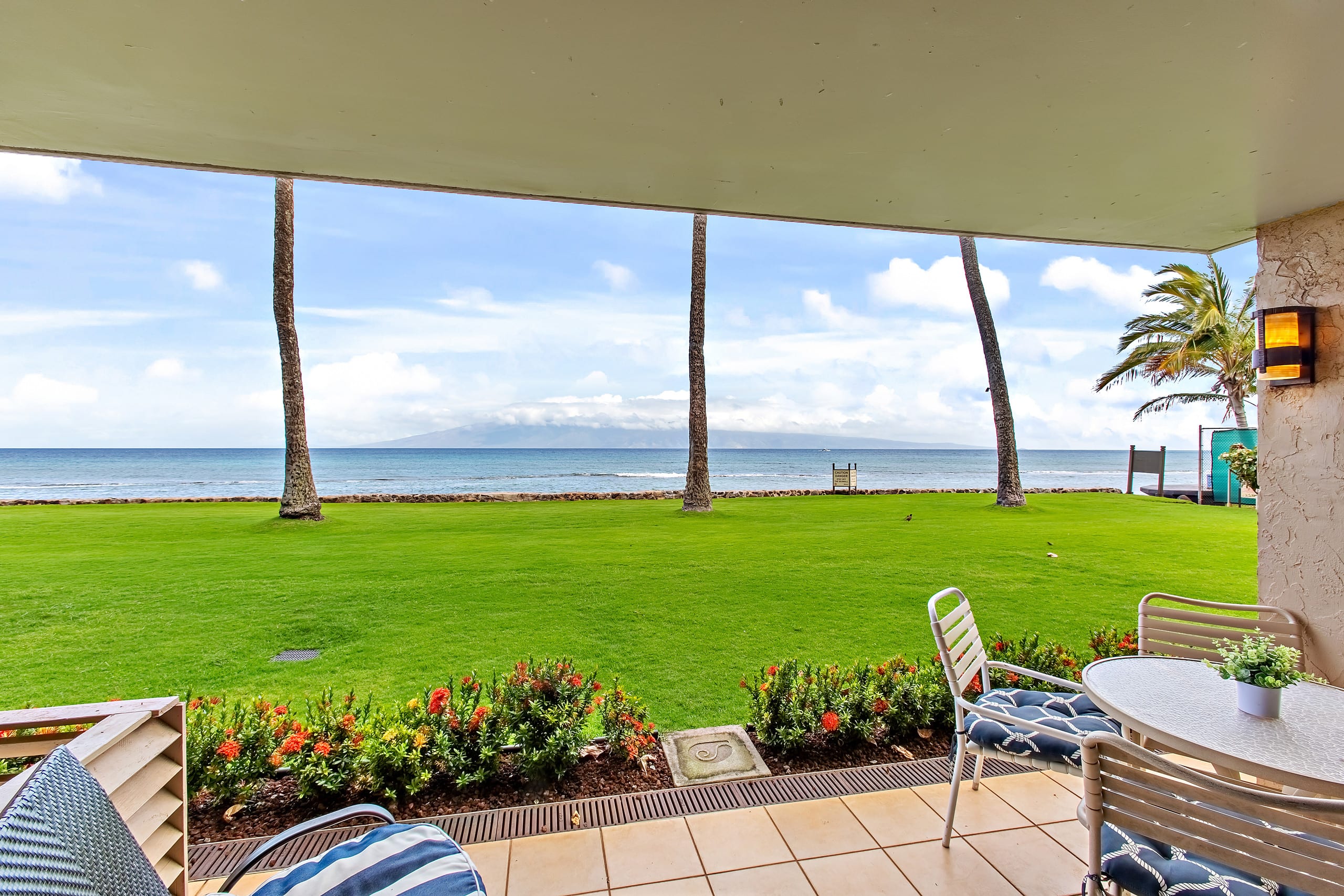 Townhouse in Lahaina · ★4.98 · Studio · 1 bed · 1 bath - Image 5