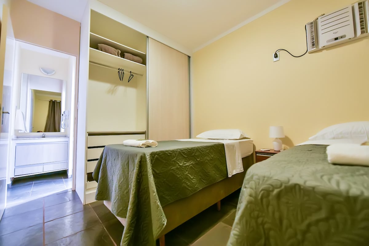 غرفة النوم 1: خيار الأسرّة الفردية (يمكن تغييرها إلى سرير مزدوج)