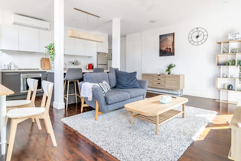 Top Airbnb: Made in Sydney—Chic Shop Conversion with Courtyard in Mascot