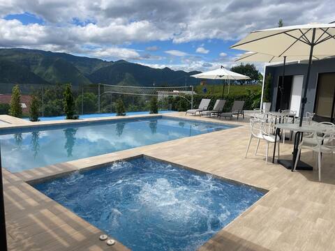 Quinta en Yunguilla with Swimming Pool, Jacuzzi, Sauna.