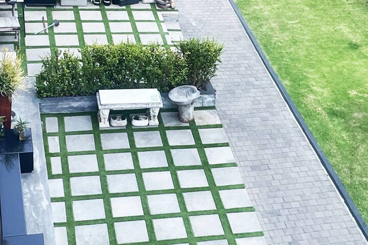 Greenpoint 2br/en-suite big green garden gallery image 3