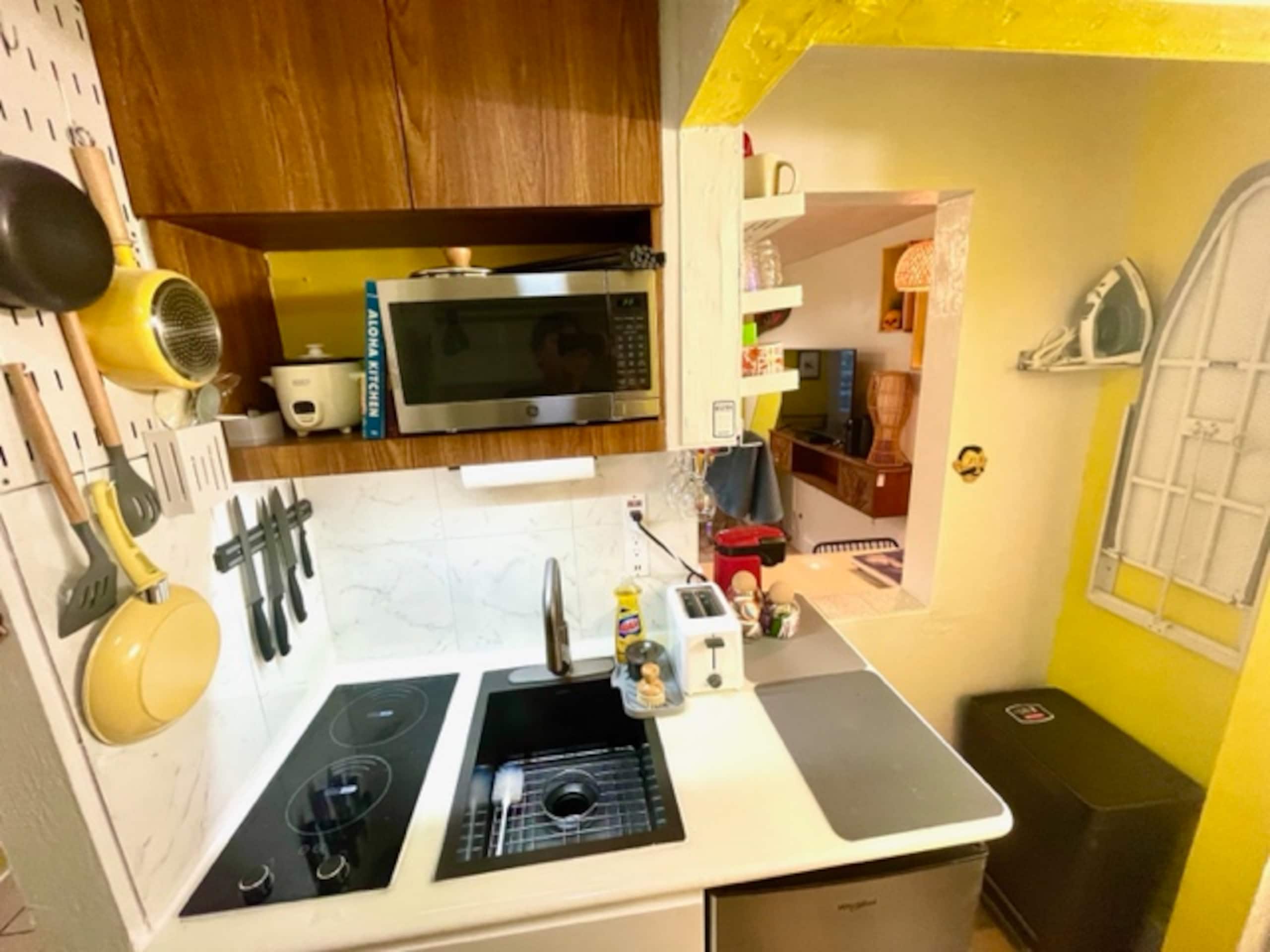 Condo in Honolulu · ★4.91 · Studio · 1 bed · 1 private bath - Image 3