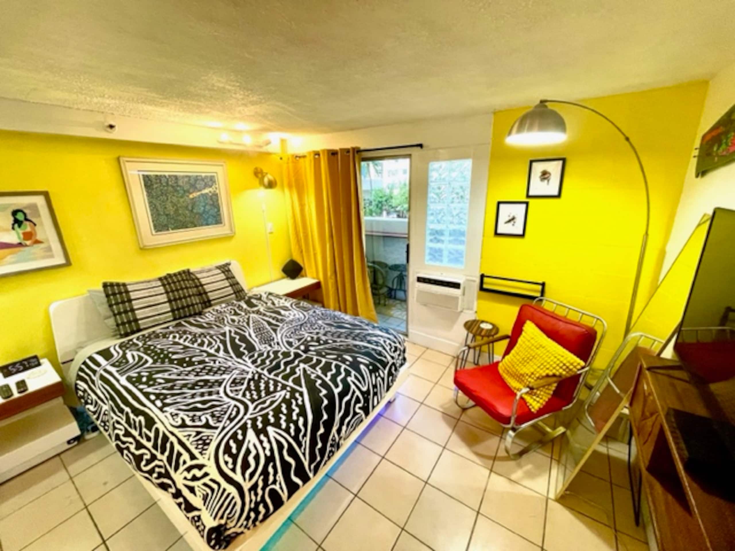 Condo in Honolulu · ★4.91 · Studio · 1 bed · 1 private bath - Image 1