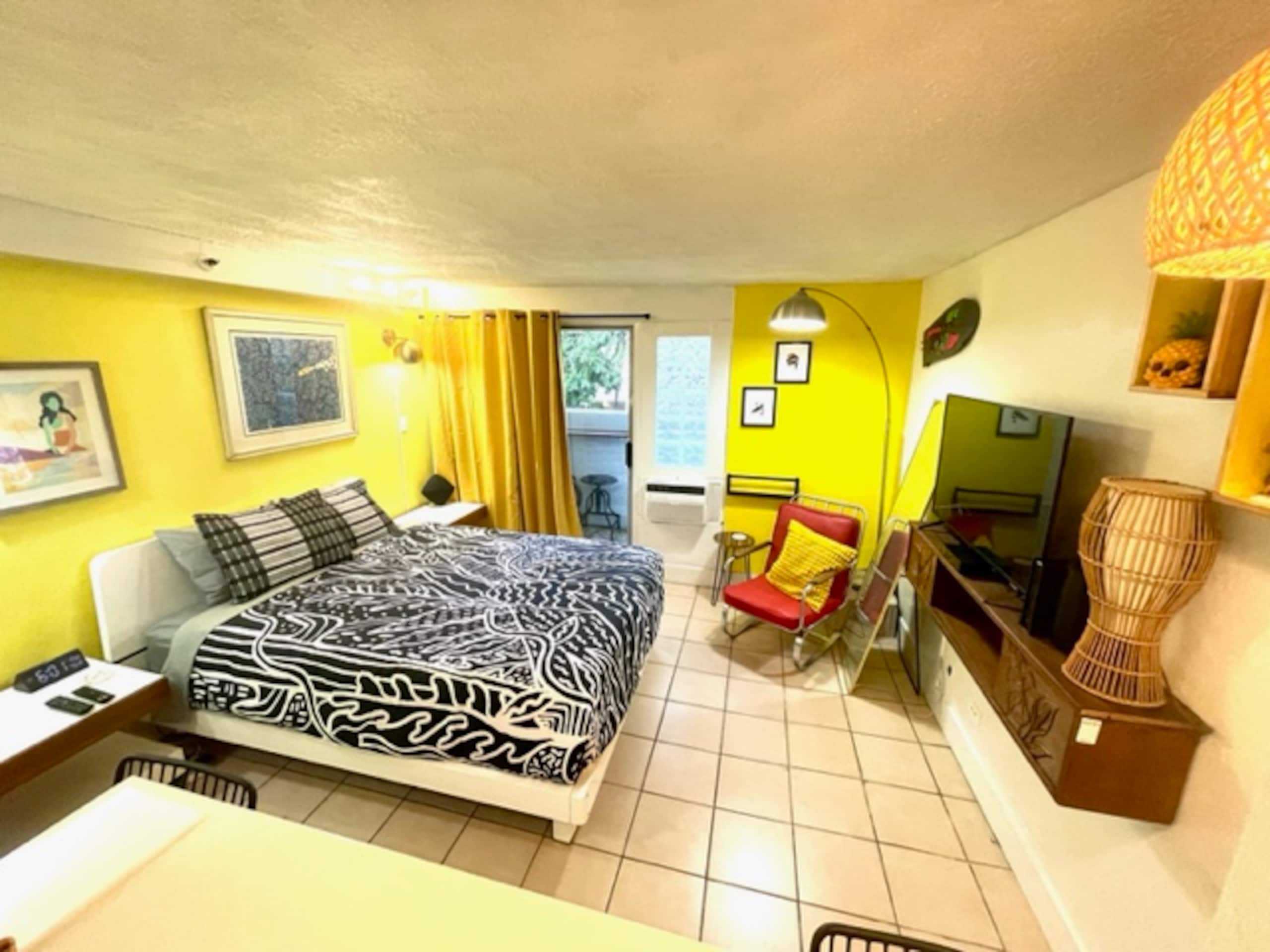 Condo in Honolulu · ★4.91 · Studio · 1 bed · 1 private bath - Image 18