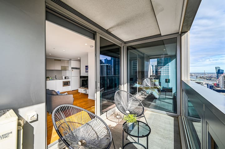 Unique Melbourne City 3-Bedroom Large Size Home